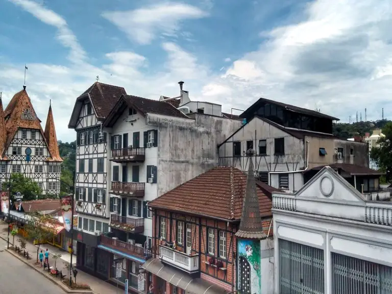 O que fazer no centro histórico de Blumenau a pé e sem Oktoberfest