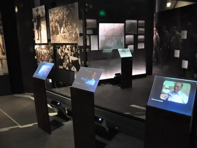 Museu Do Holocausto De Curitiba - Primeiro E Único No Brasil