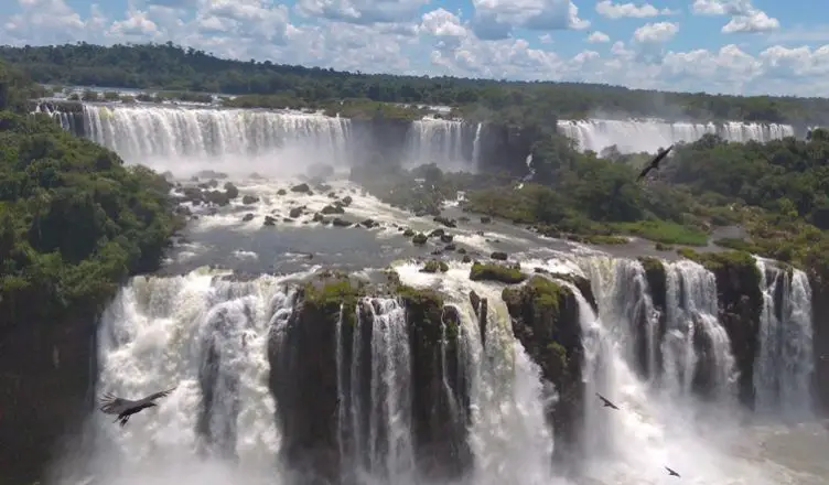 Resultado de imagem para Cataratas do IguaÃ§u